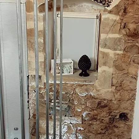 La Maison أفولا